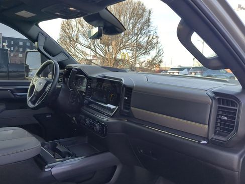 Used 2025 Chevrolet Silverado 2500 ZR2 w/ Technology Package image 30