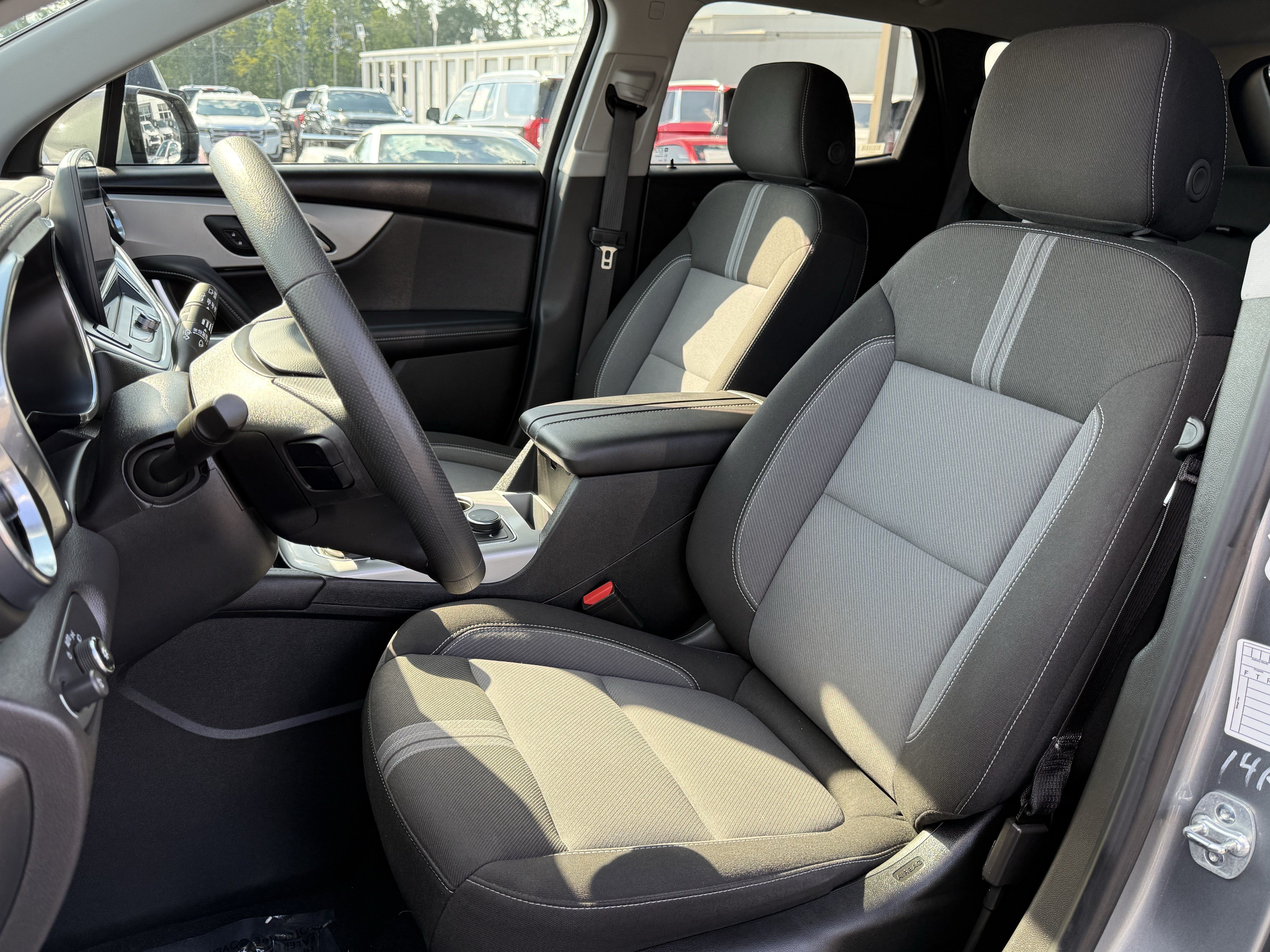 Used 2025 Chevrolet Blazer LT FWD image 16