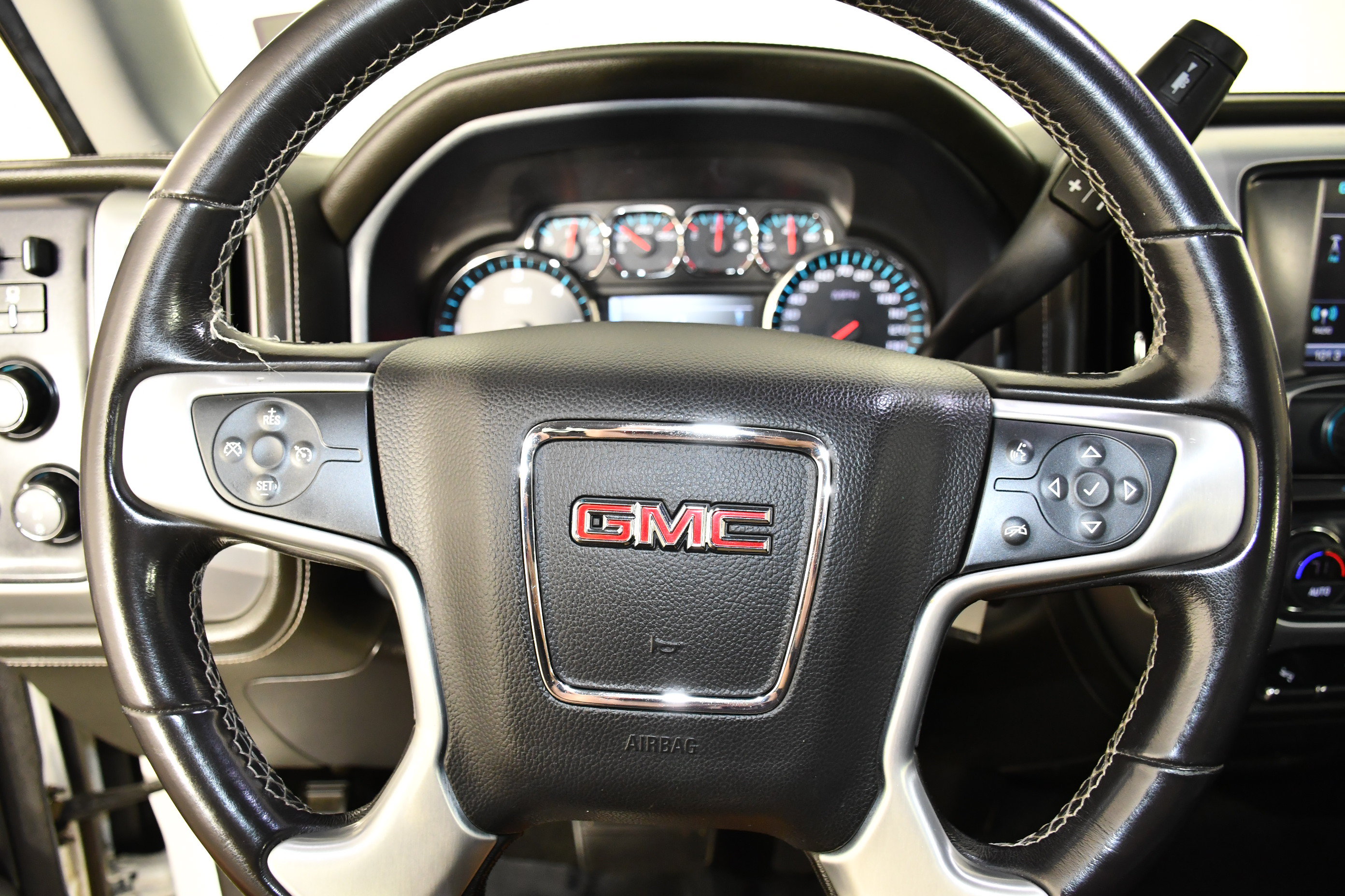 Used 2018 GMC Sierra 1500 SLE w/ SLE Value Package AWD/4WD image 16