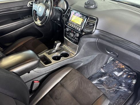 Used 2020 Jeep Grand Cherokee Altitude RWD image 15