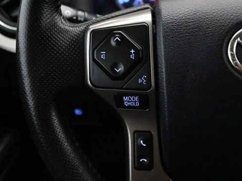 Used 2019 Toyota Tacoma SR5 AWD/4WD image 18