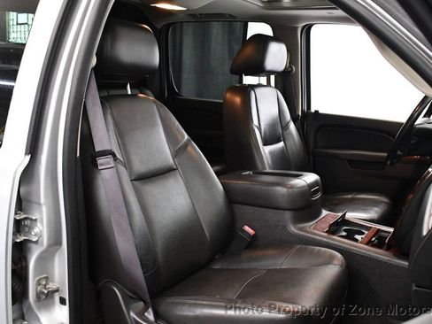 Used 2013 Chevrolet Avalanche LTZ image 12