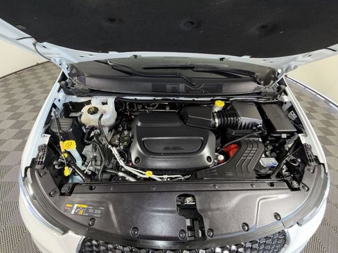 Used 2024 Chrysler Pacifica Touring-L image 27