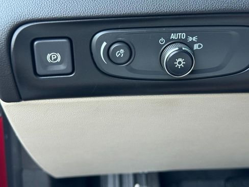 Used 2020 Buick Enclave Essence w/ Sound and Sites Package image 21