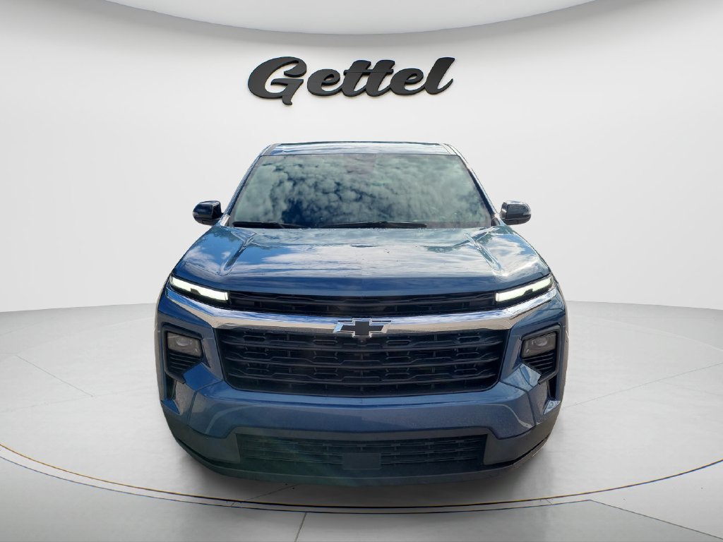 Used 2024 Chevrolet Traverse LS FWD image 2