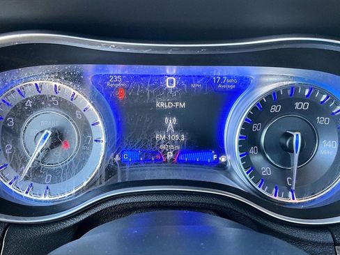 Used 2019 Chrysler 300 Touring w/ Chrome Appearance Package image 12