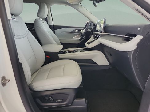 New 2026 Ford Explorer Platinum w/ LUX Leather Package AWD/4WD image 19