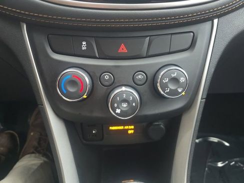 Used 2022 Chevrolet Trax LT w/ LT Convenience Package image 20