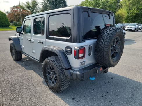 Used 2024 Jeep Wrangler Unlimited AWD/4WD image 4