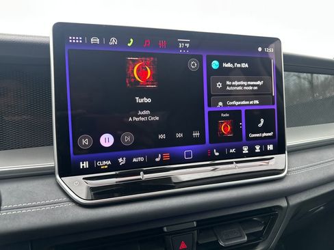 New 2026 Volkswagen Tiguan SE image 9