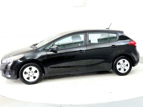 Used 2017 Kia Forte LX FWD image 3