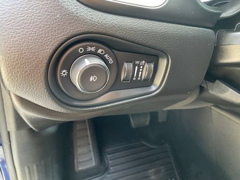 Used 2021 Jeep Renegade Latitude AWD/4WD image 27