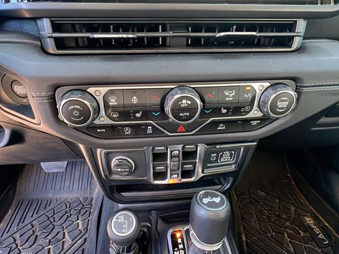 Certified 2024 Jeep Wrangler Sahara w/ Technology Group image 32