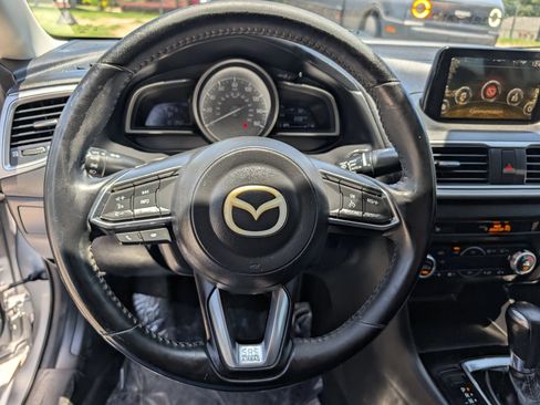 Used 2018 MAZDA MAZDA3 Touring FWD image 25