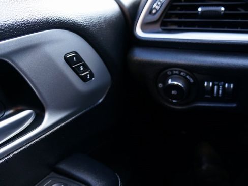 Used 2020 Chrysler Pacifica Touring-L w/ S Appearance Package image 22