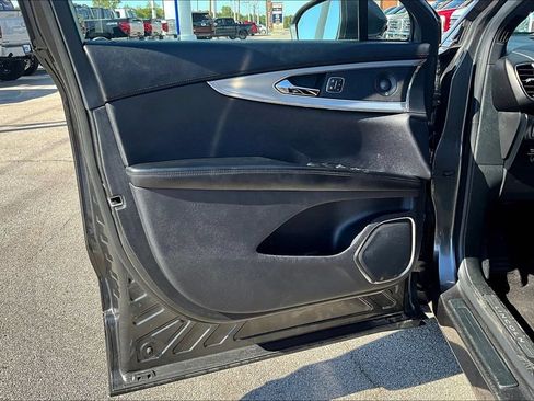 Used 2019 Lincoln Nautilus Reserve FWD image 18