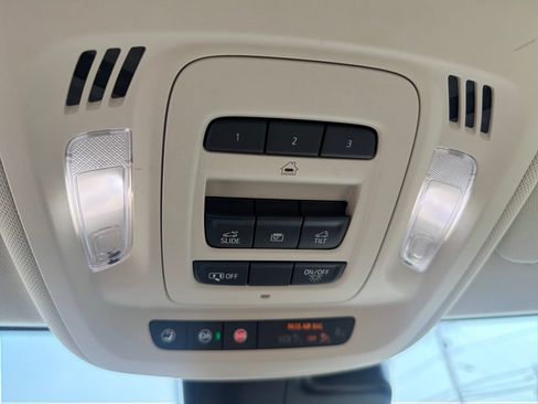 Used 2023 Buick Envision Avenir AWD/4WD image 26