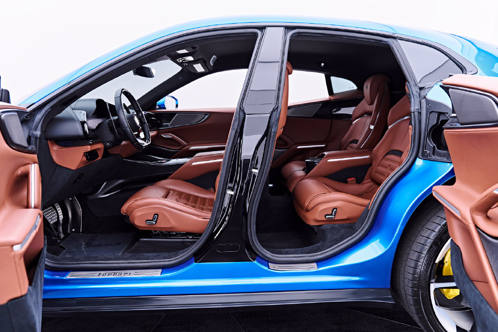 Used 2024 Ferrari Purosangue AWD/4WD image 45