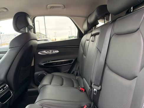 Used 2025 Genesis GV70 2.5T image 19