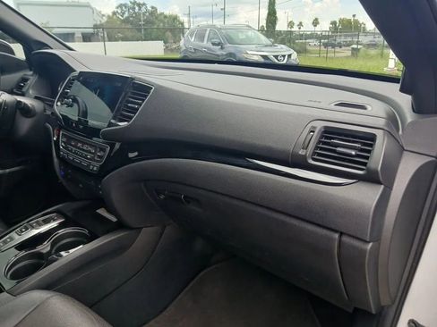 Used 2022 Honda Pilot Black Edition image 17