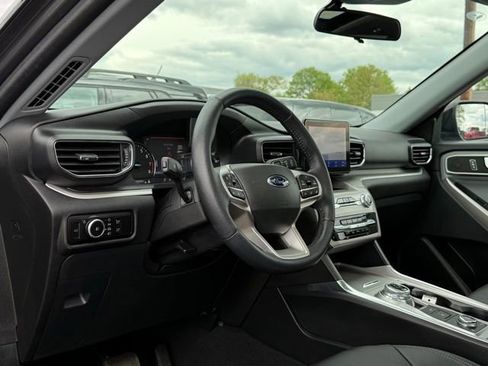 Used 2023 Ford Explorer XLT w/ Equipment Group 202A AWD/4WD image 15