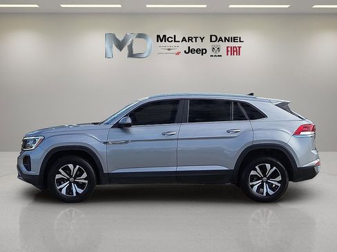 Used 2024 Volkswagen Atlas Cross Sport SE image 3