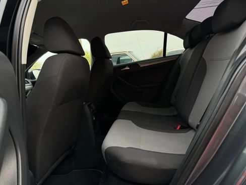 Used 2017 Volkswagen Jetta S image 42