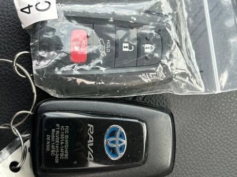 Used 2022 Toyota RAV4 XLE Premium AWD/4WD image 64
