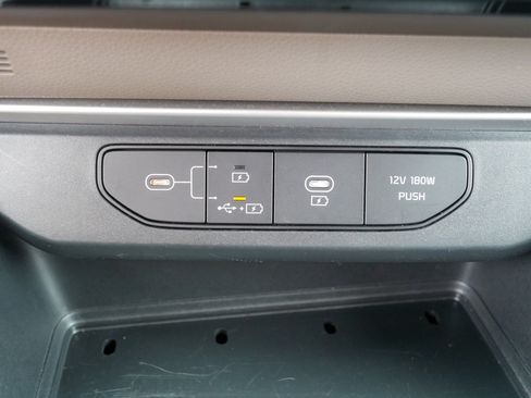 Used 2025 Kia Carnival FWD image 33