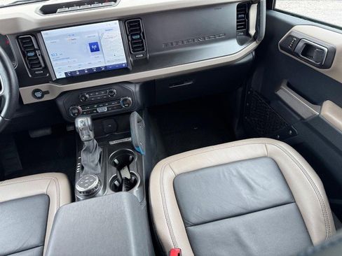 Used 2023 Ford Bronco Wildtrak image 16