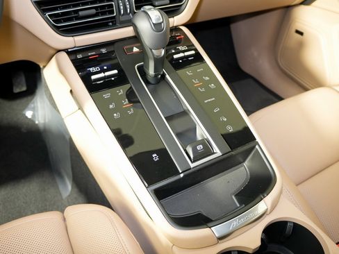 New 2026 Porsche Macan image 27