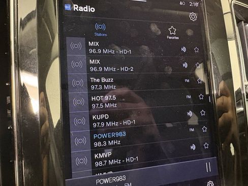 Used 2023 Volvo XC60 B5 Plus image 28