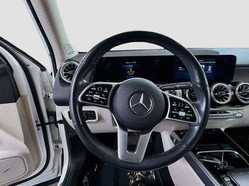 Used 2022 Mercedes-Benz GLB 250 4MATIC image 13