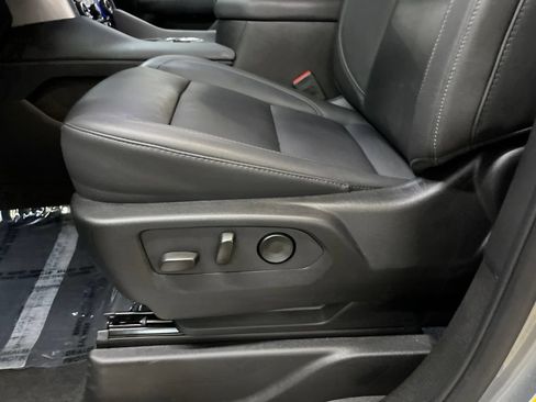 Used 2024 Chevrolet Tahoe Z71 w/ Luxury Package AWD/4WD image 14