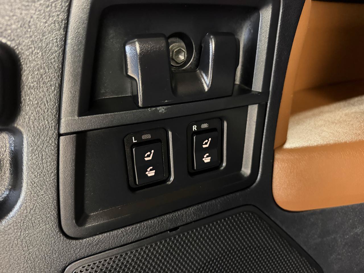 Used 2018 Toyota Sequoia Platinum w/ Carpet Mat Package AWD/4WD image 24