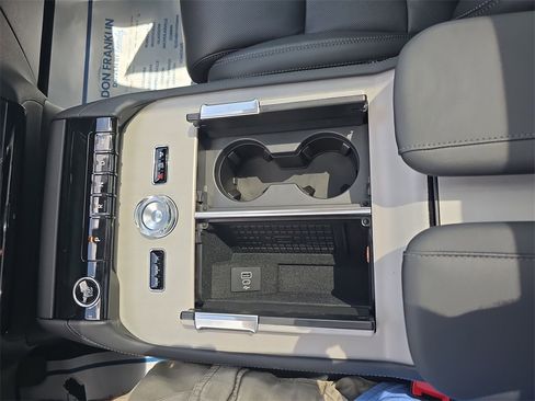 New 2025 Lincoln Navigator L Reserve image 21