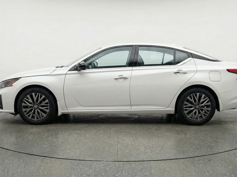 Used 2025 Nissan Altima 2.5 SV FWD image 5