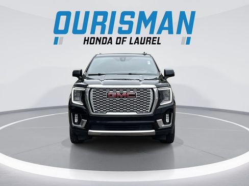 Used 2021 GMC Yukon Denali w/ Denali Premium Package AWD/4WD image 3