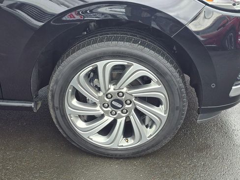 Used 2024 Lincoln Navigator L Reserve image 9