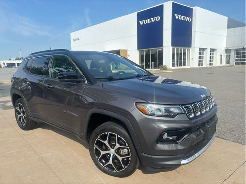 Used 2024 Jeep Compass Limited w/ Sun and Sound Group AWD/4WD image 2
