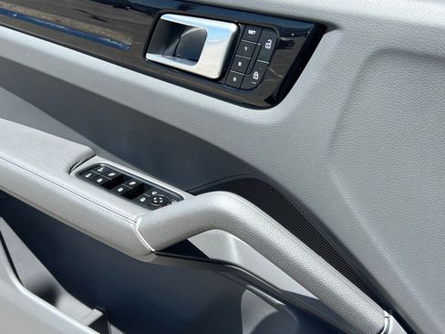 Certified 2023 Porsche Cayenne Platinum Edition AWD/4WD image 29