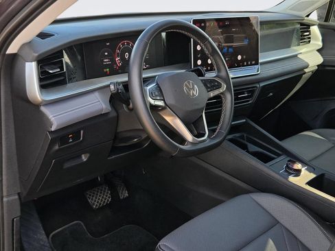 Used 2026 Volkswagen Tiguan SE FWD image 31