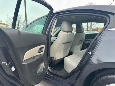 Used 2015 Chevrolet Cruze LT w/ Technology Package image 13