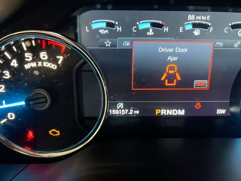 Used 2017 Ford F150 Platinum w/ Equipment Group 701A Luxury image 13