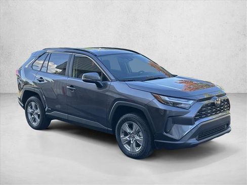 Used 2025 Toyota RAV4 XLE image 3