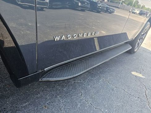 Used 2023 Jeep Wagoneer Series III w/ Preferred Equipment Group AWD/4WD image 11