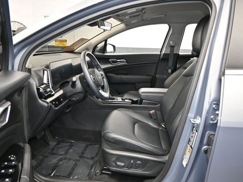 Used 2025 Kia Sportage EX image 11