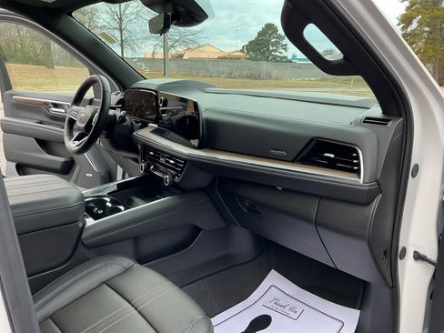 Used 2025 Chevrolet Tahoe High Country image 24