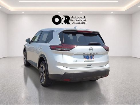 Used 2025 Nissan Rogue SV FWD image 4