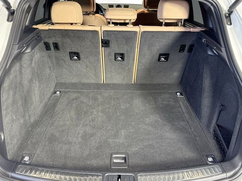 Used 2024 Porsche Macan w/ Premium Plus Package image 25